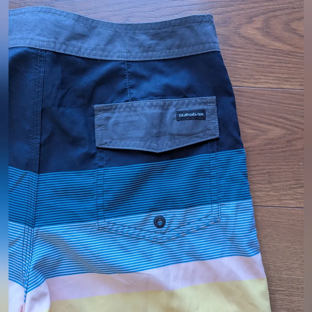 Quicksilver Boys Board Shorts Island Waves 28/16 NWT